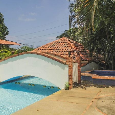 Hotel M&M Casa Blanca Playa Ocotal エクステリア 写真