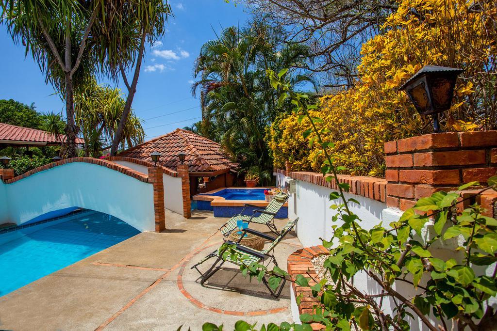 Hotel M&M Casa Blanca Playa Ocotal エクステリア 写真