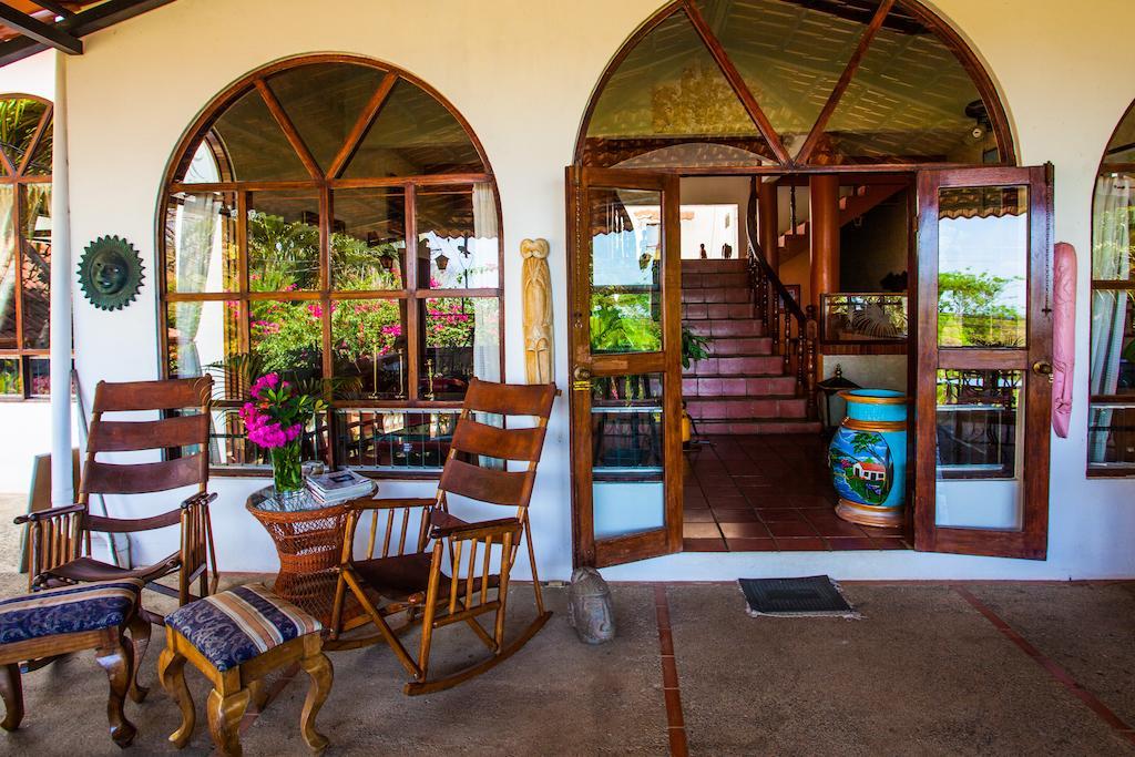 Hotel M&M Casa Blanca Playa Ocotal エクステリア 写真