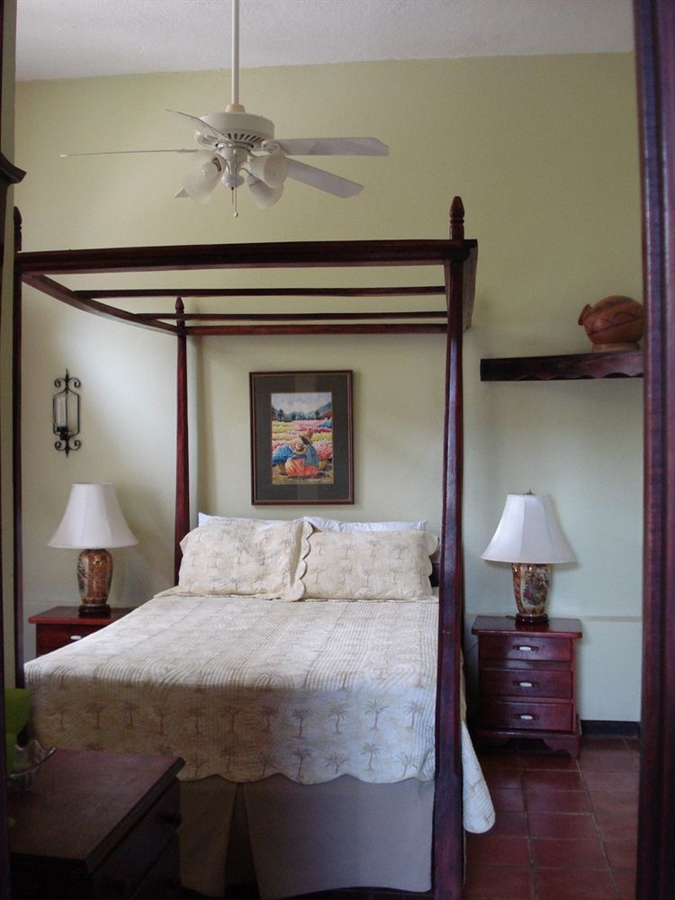Hotel M&M Casa Blanca Playa Ocotal エクステリア 写真