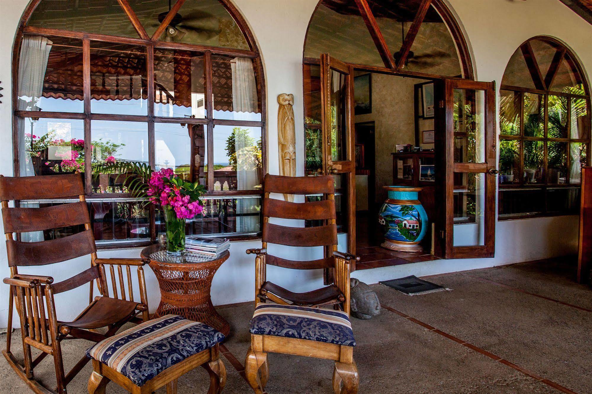 Hotel M&M Casa Blanca Playa Ocotal エクステリア 写真