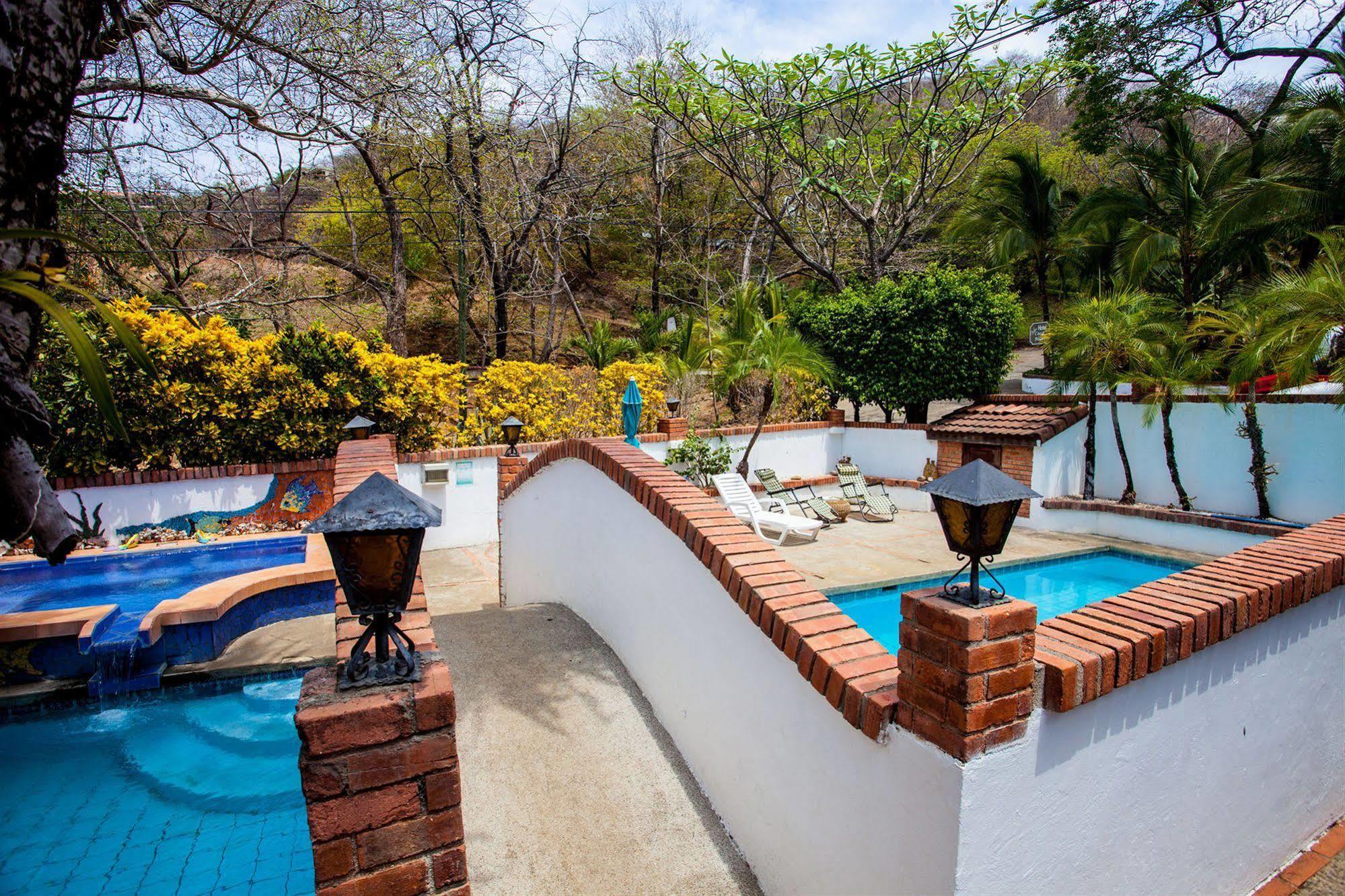 Hotel M&M Casa Blanca Playa Ocotal エクステリア 写真