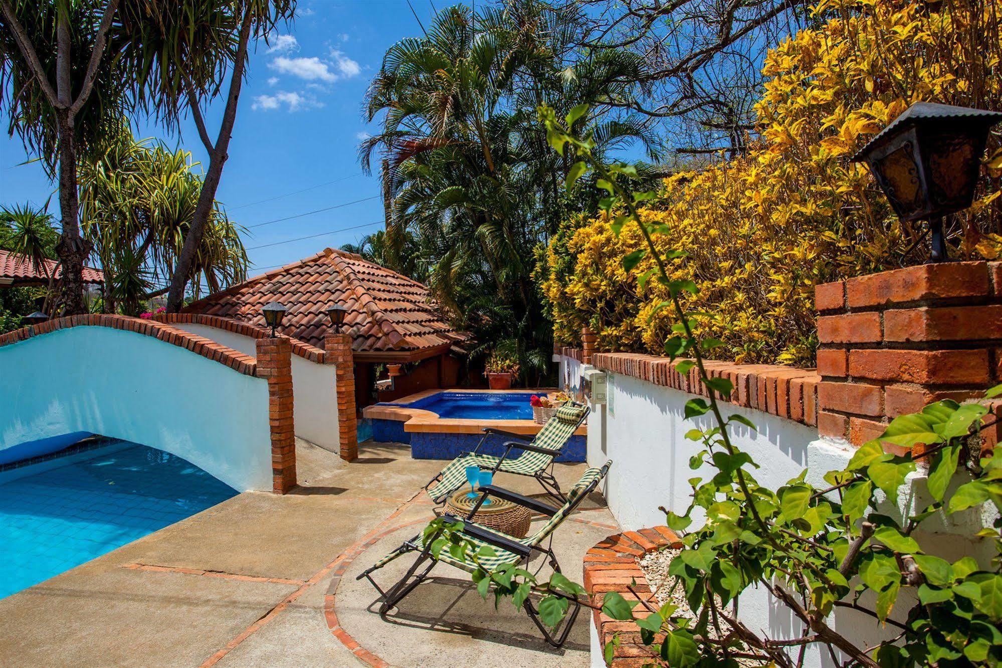 Hotel M&M Casa Blanca Playa Ocotal エクステリア 写真