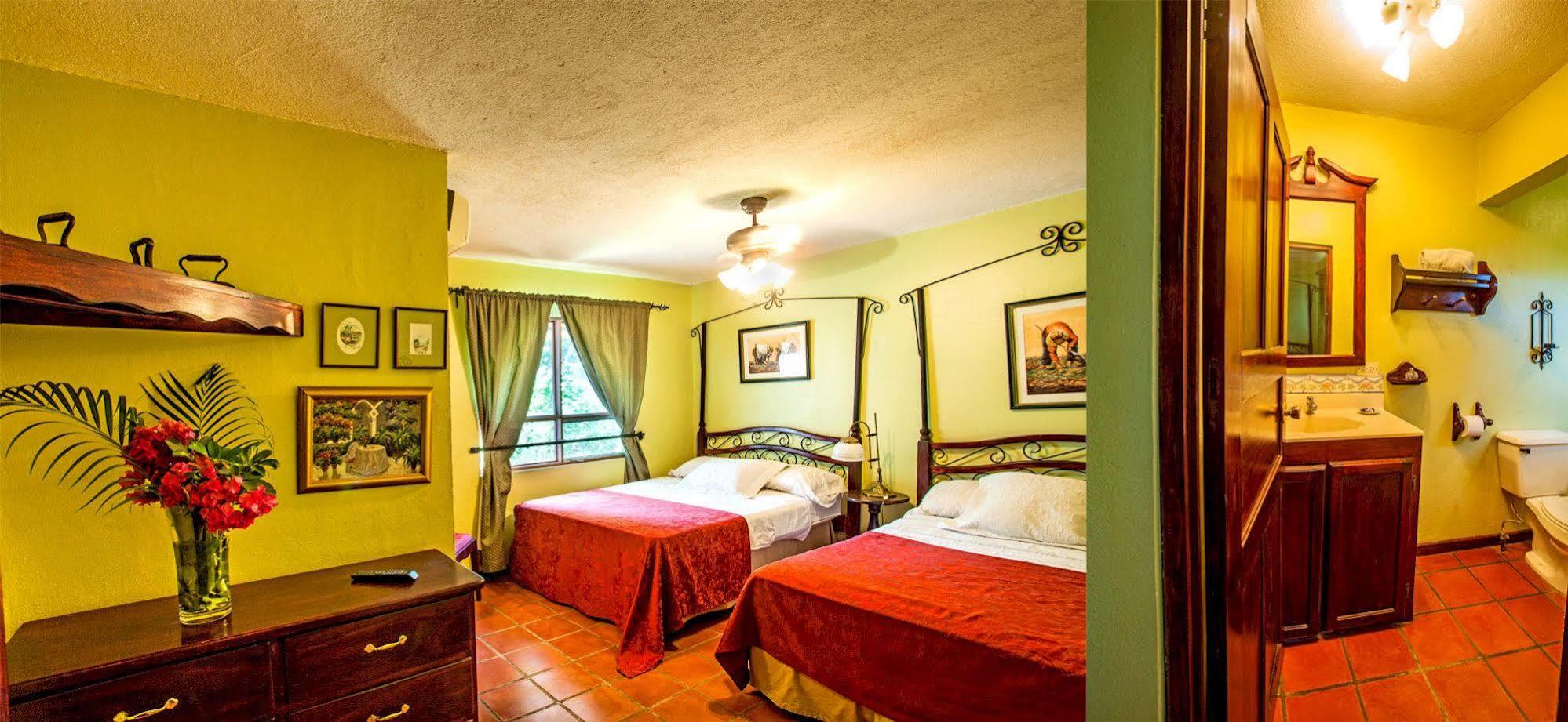 Hotel M&M Casa Blanca Playa Ocotal エクステリア 写真