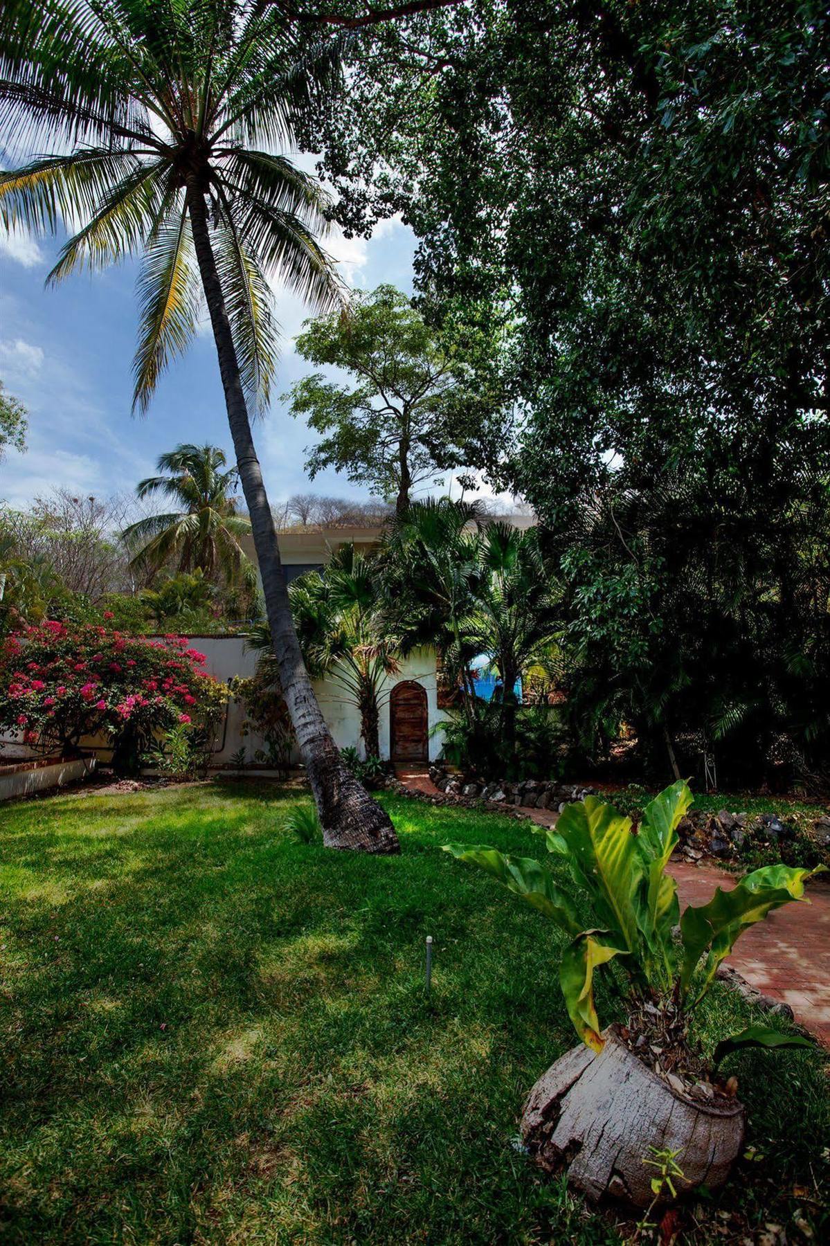 Hotel M&M Casa Blanca Playa Ocotal エクステリア 写真