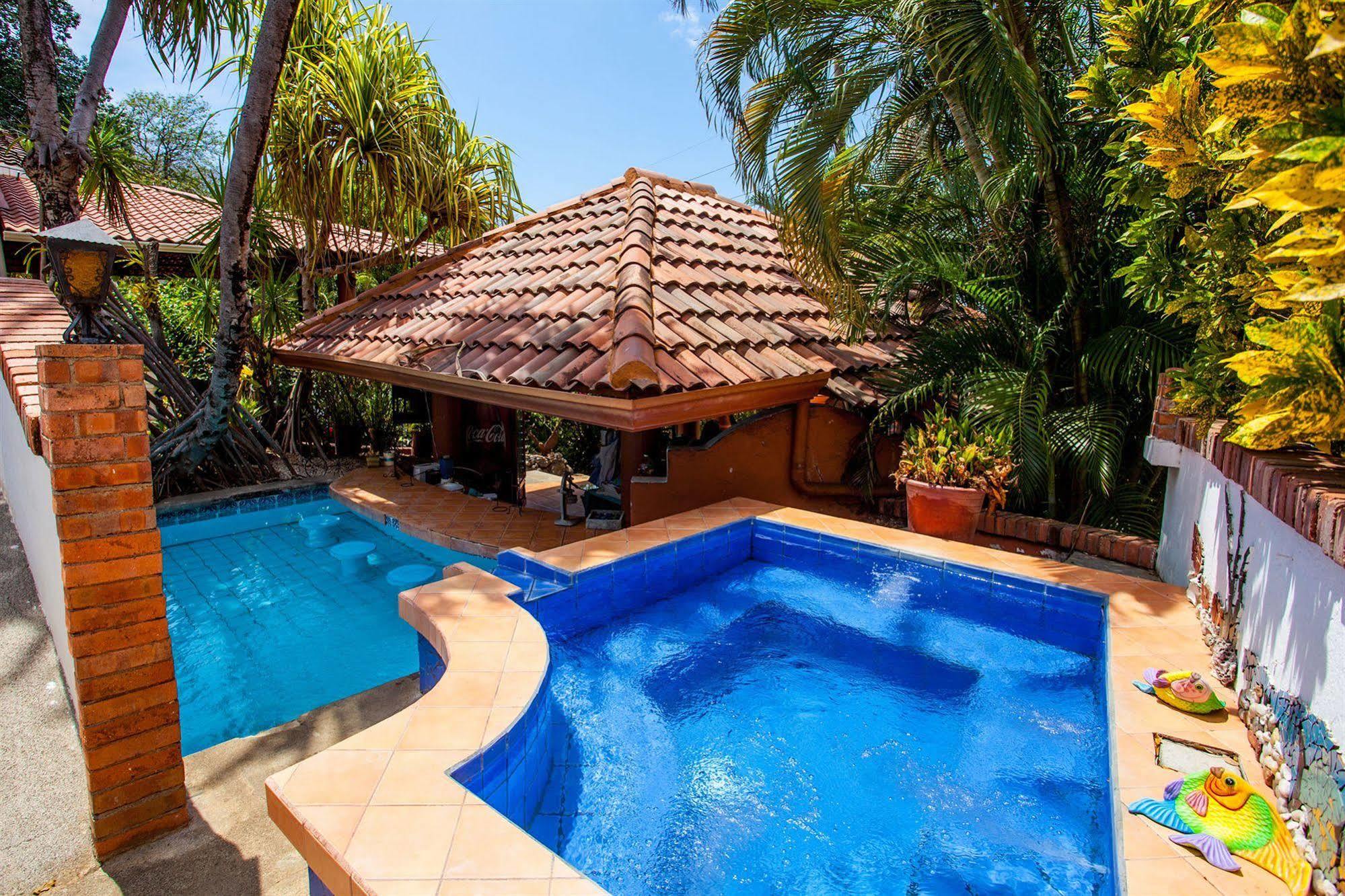 Hotel M&M Casa Blanca Playa Ocotal エクステリア 写真