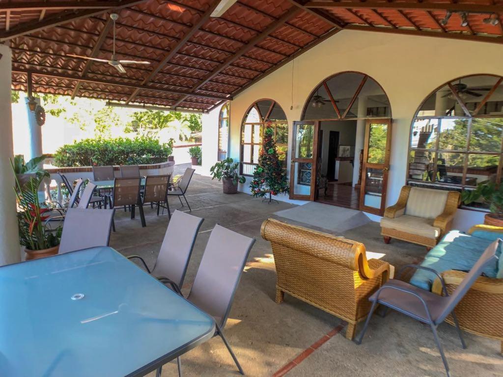 Hotel M&M Casa Blanca Playa Ocotal エクステリア 写真