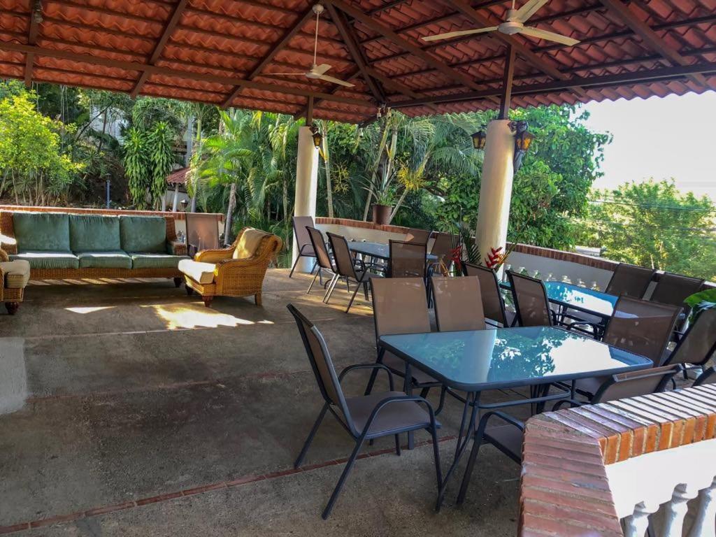 Hotel M&M Casa Blanca Playa Ocotal エクステリア 写真