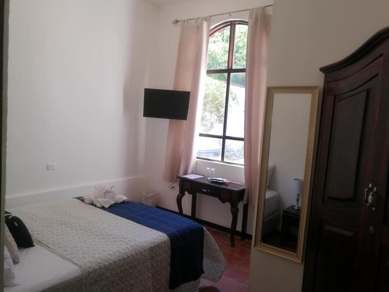 Hotel M&M Casa Blanca Playa Ocotal エクステリア 写真