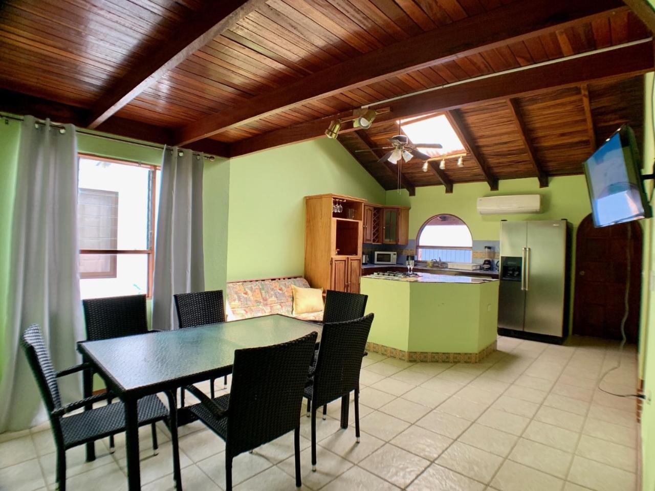 Hotel M&M Casa Blanca Playa Ocotal エクステリア 写真