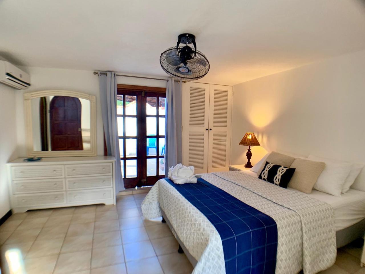 Hotel M&M Casa Blanca Playa Ocotal エクステリア 写真