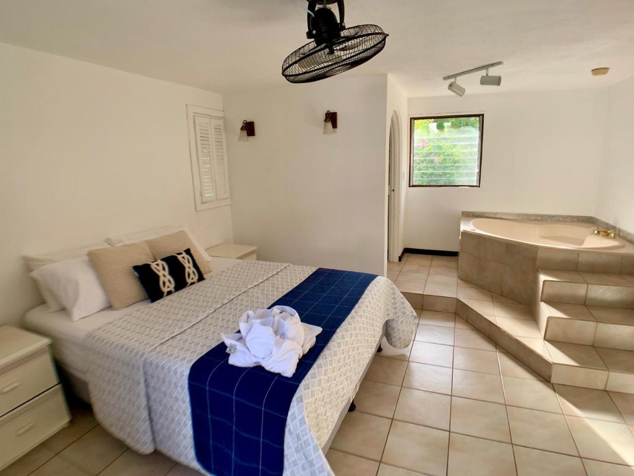 Hotel M&M Casa Blanca Playa Ocotal エクステリア 写真