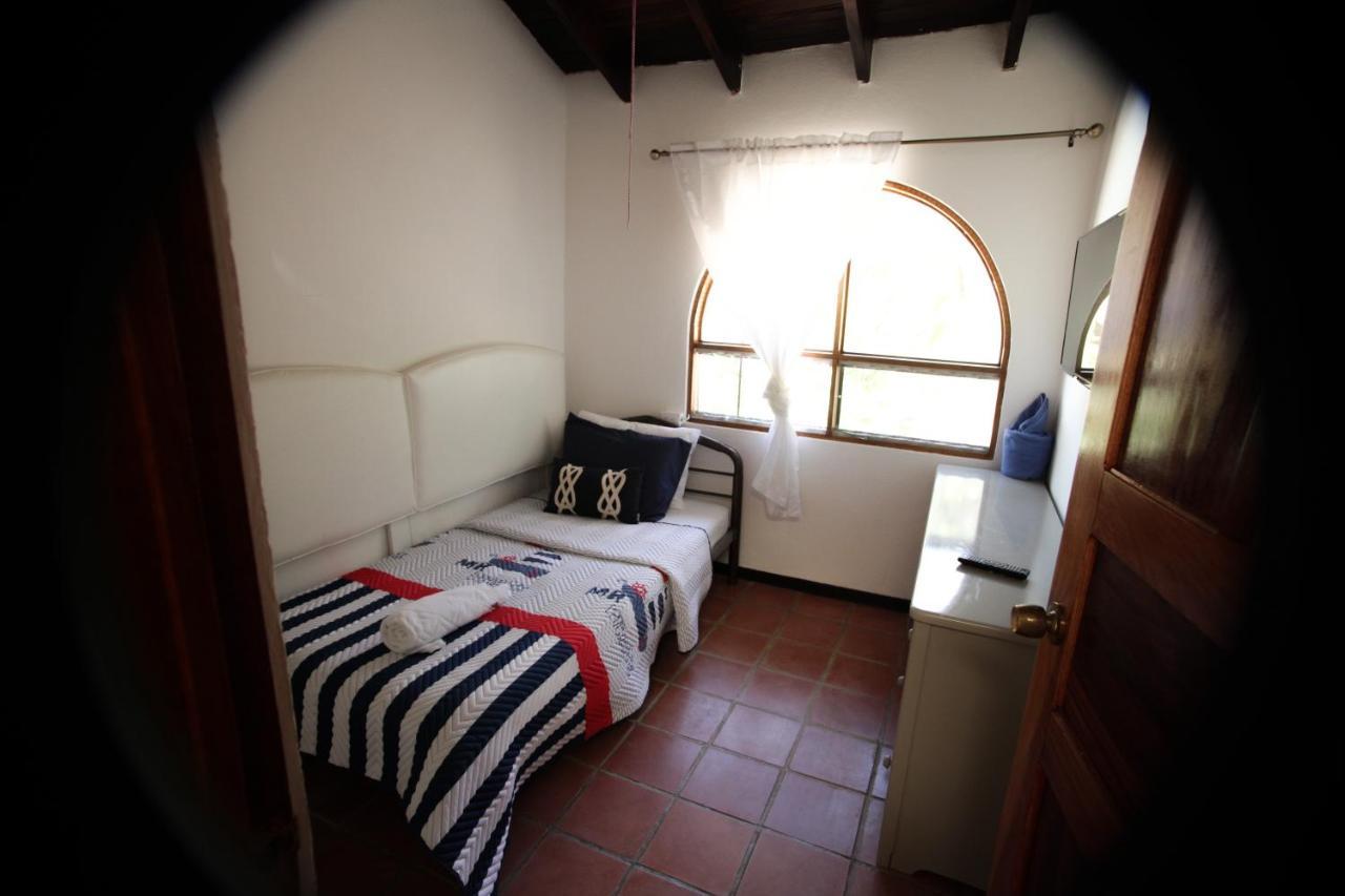 Hotel M&M Casa Blanca Playa Ocotal エクステリア 写真