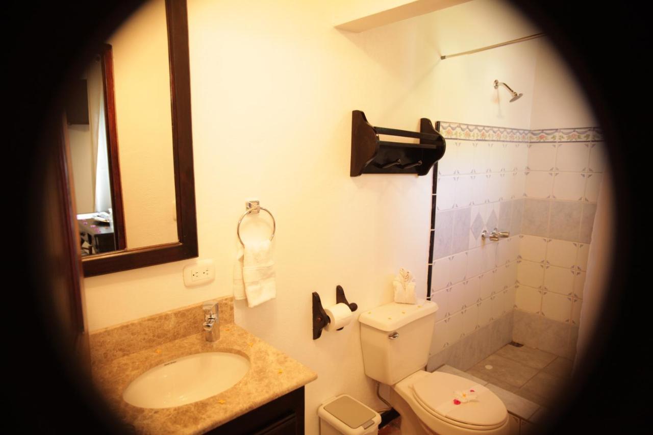 Hotel M&M Casa Blanca Playa Ocotal エクステリア 写真