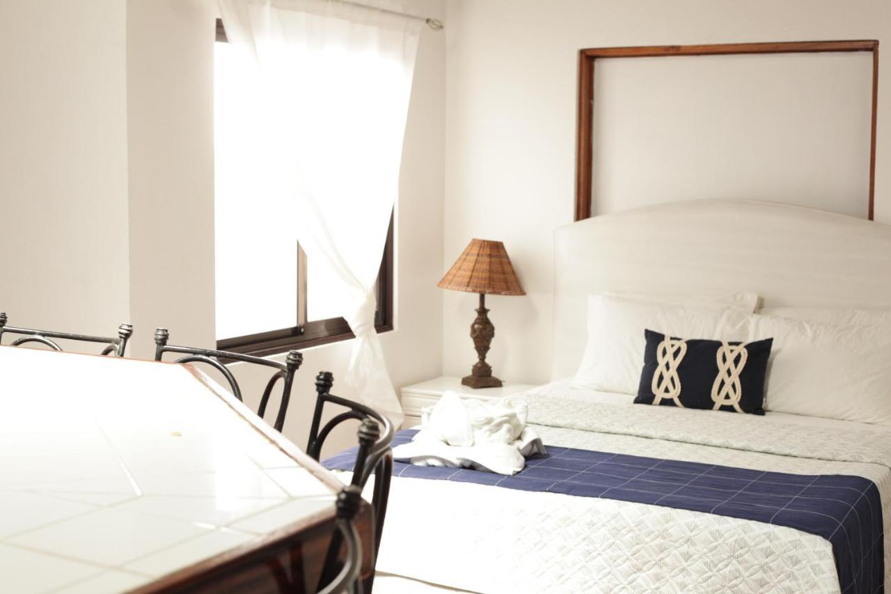 Hotel M&M Casa Blanca Playa Ocotal エクステリア 写真