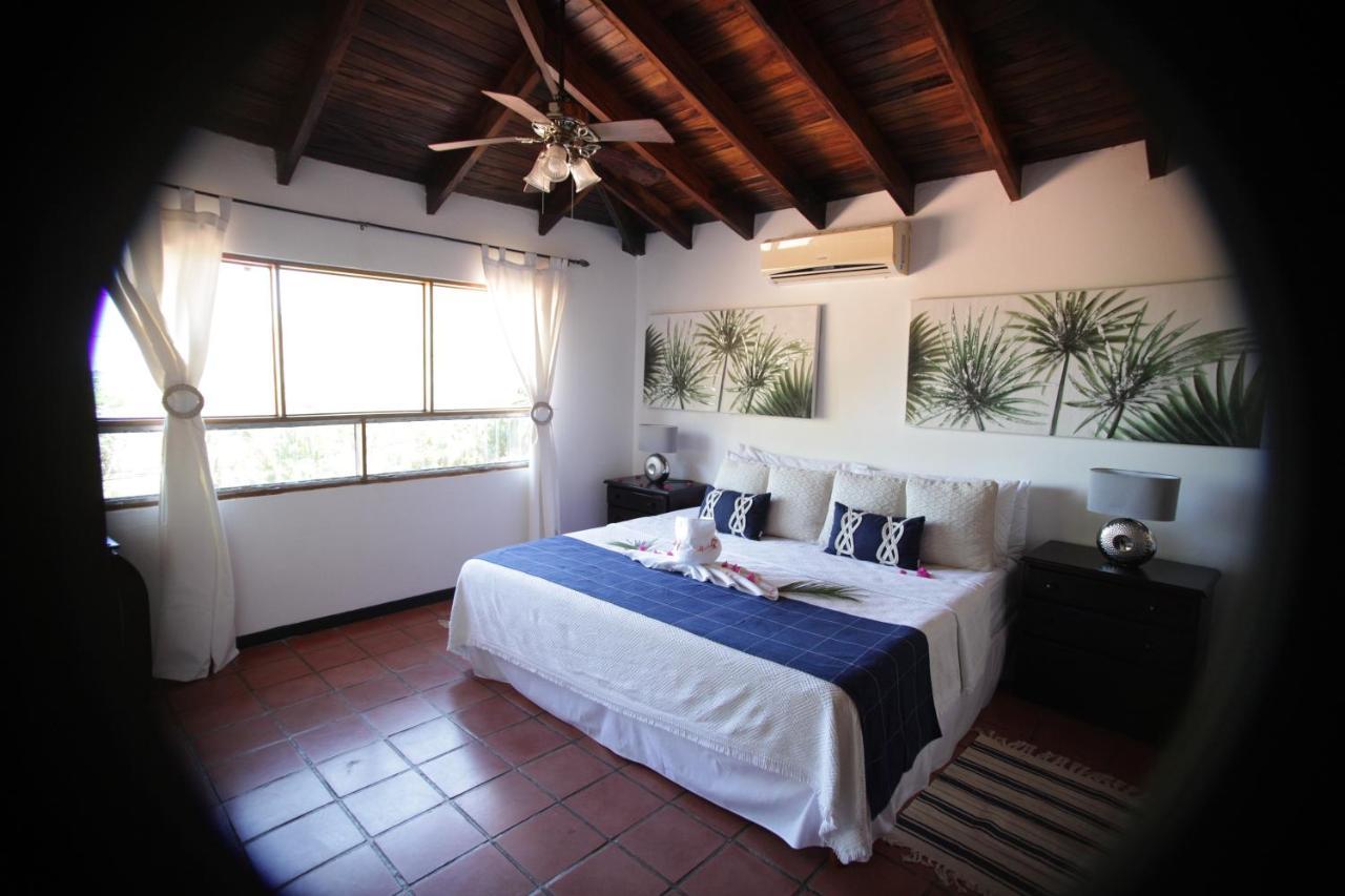 Hotel M&M Casa Blanca Playa Ocotal エクステリア 写真