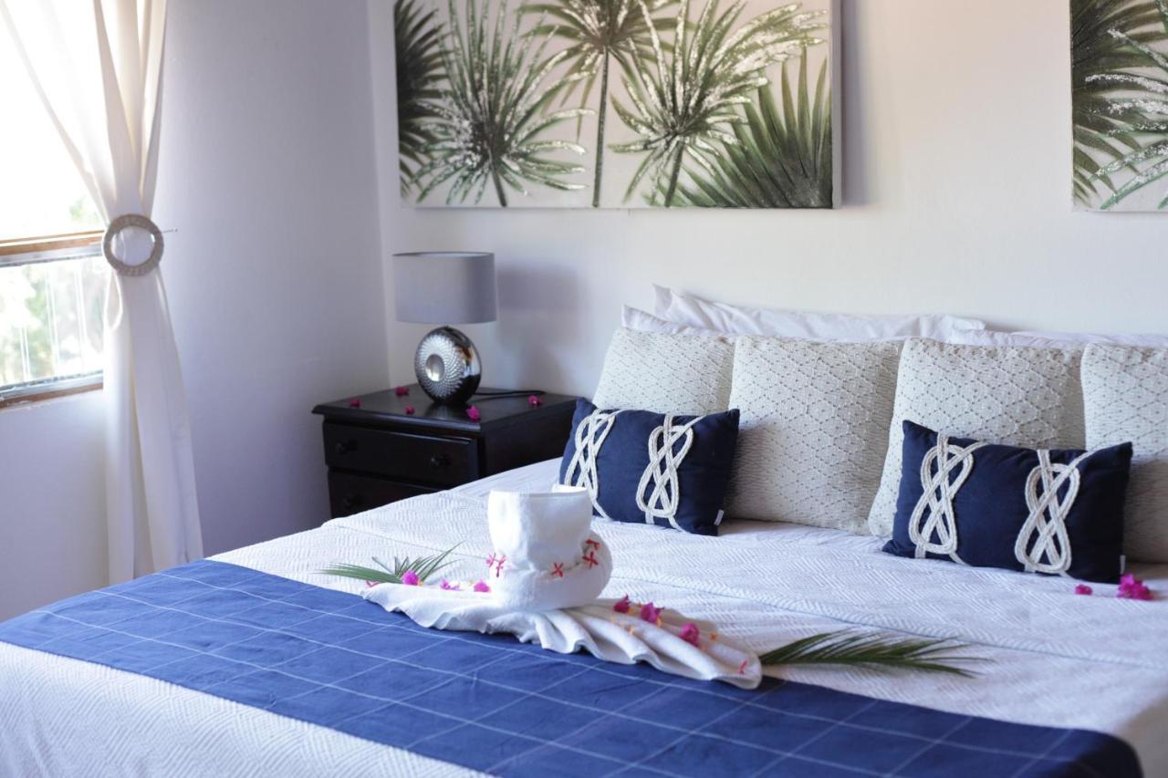 Hotel M&M Casa Blanca Playa Ocotal エクステリア 写真