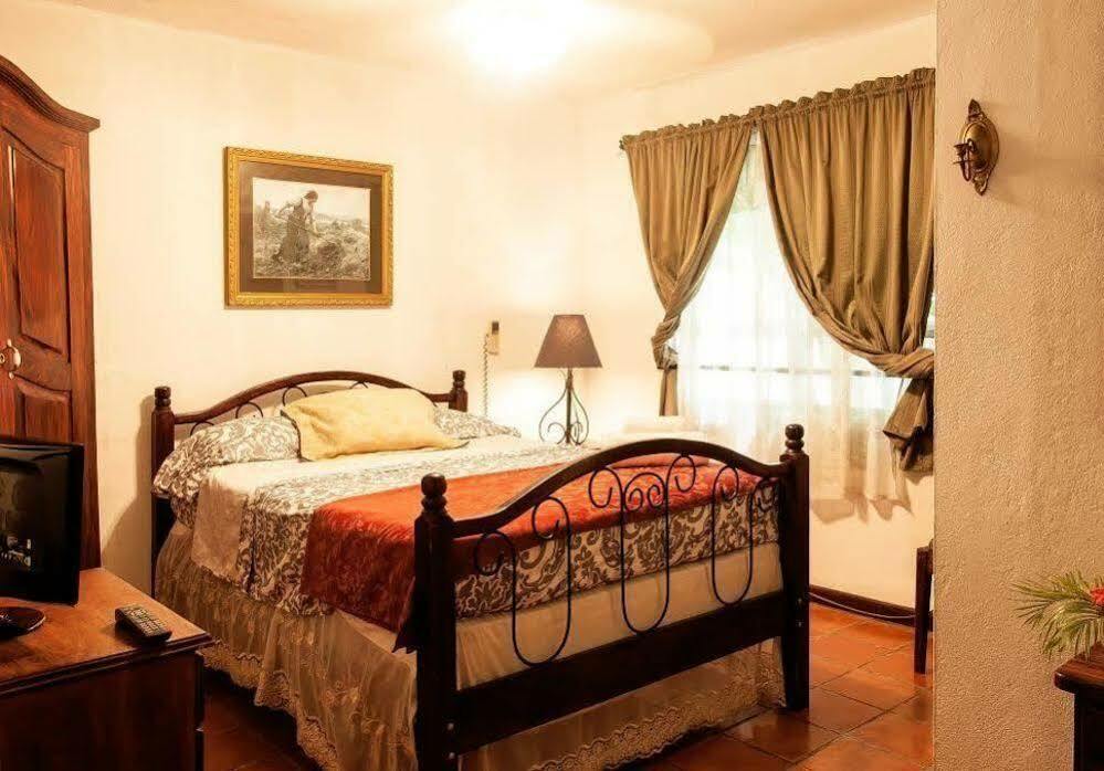 Hotel M&M Casa Blanca Playa Ocotal エクステリア 写真