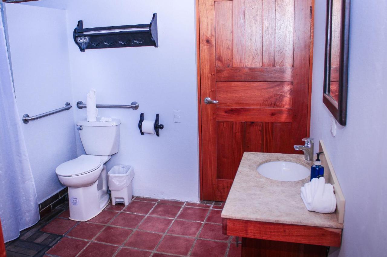 Hotel M&M Casa Blanca Playa Ocotal エクステリア 写真