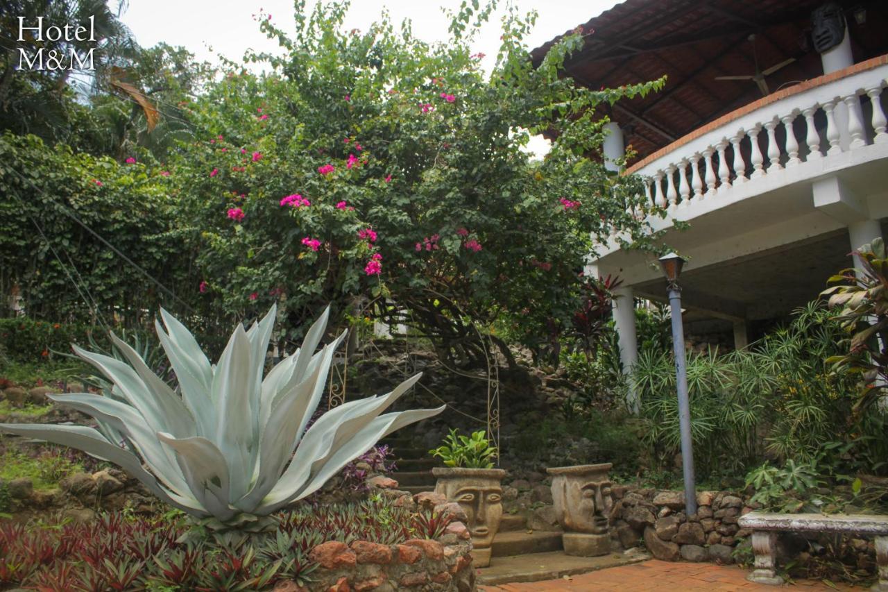 Hotel M&M Casa Blanca Playa Ocotal エクステリア 写真