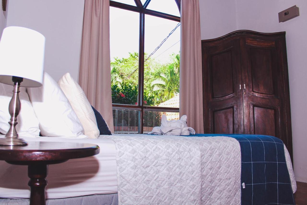 Hotel M&M Casa Blanca Playa Ocotal エクステリア 写真