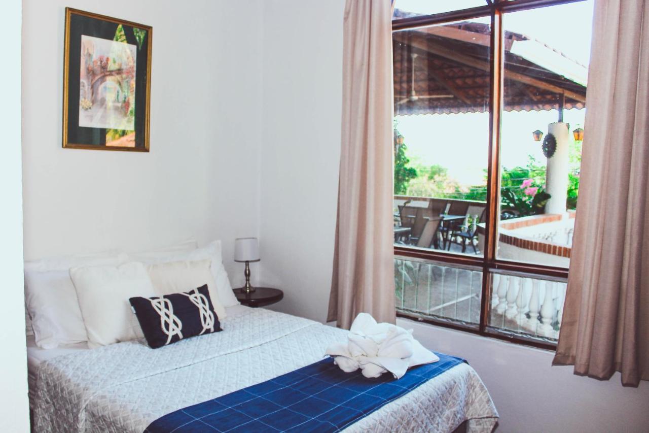 Hotel M&M Casa Blanca Playa Ocotal エクステリア 写真
